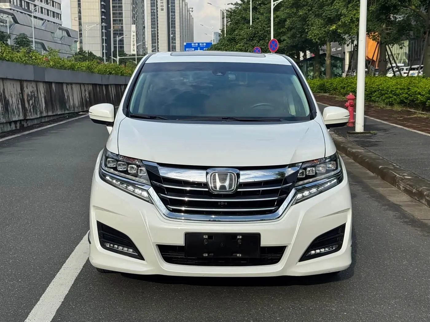 Honda Elysion 2017 — Photo 2/20
