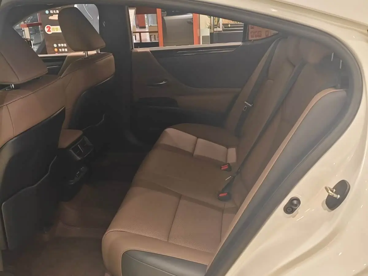Lexus ES 2024 — Photo 4/8