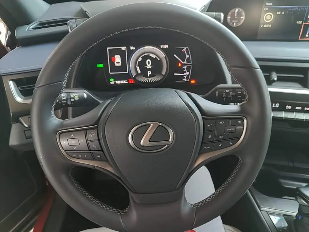Lexus UX 2020 — Photo 11/20