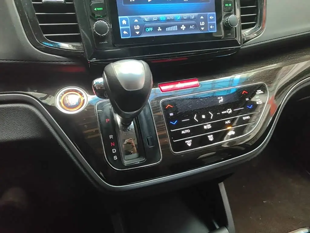 Honda Odyssey 2018 — Şəkil 14/20