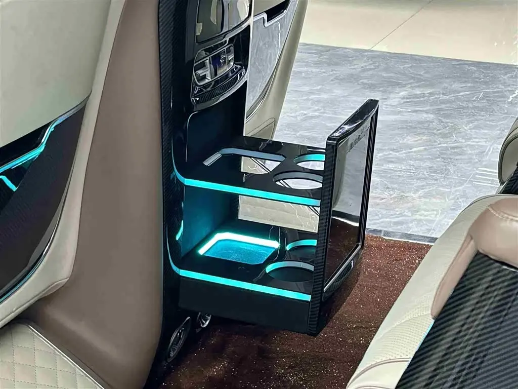 Mercedes-Benz V-Class 2023 — Photo 13/20