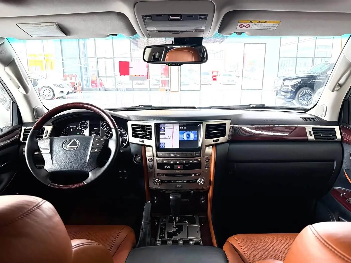 Lexus LX 2014 — Photo 8/11