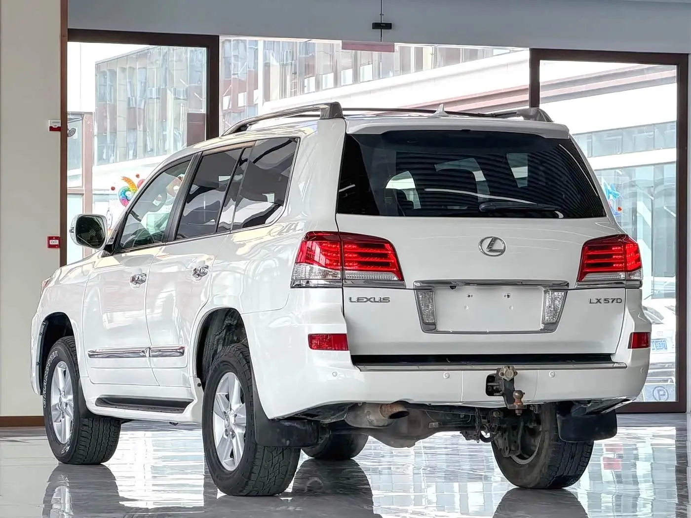 Lexus LX 2014 — Photo 5/11