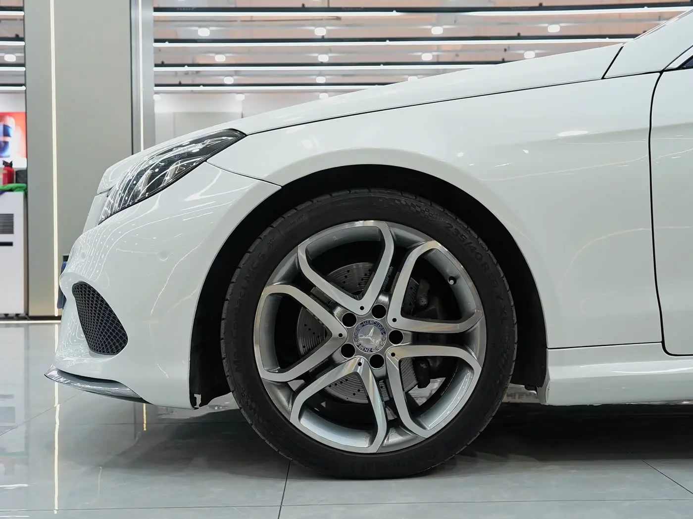 Mercedes-Benz E-Class 2016 — Photo 6/20