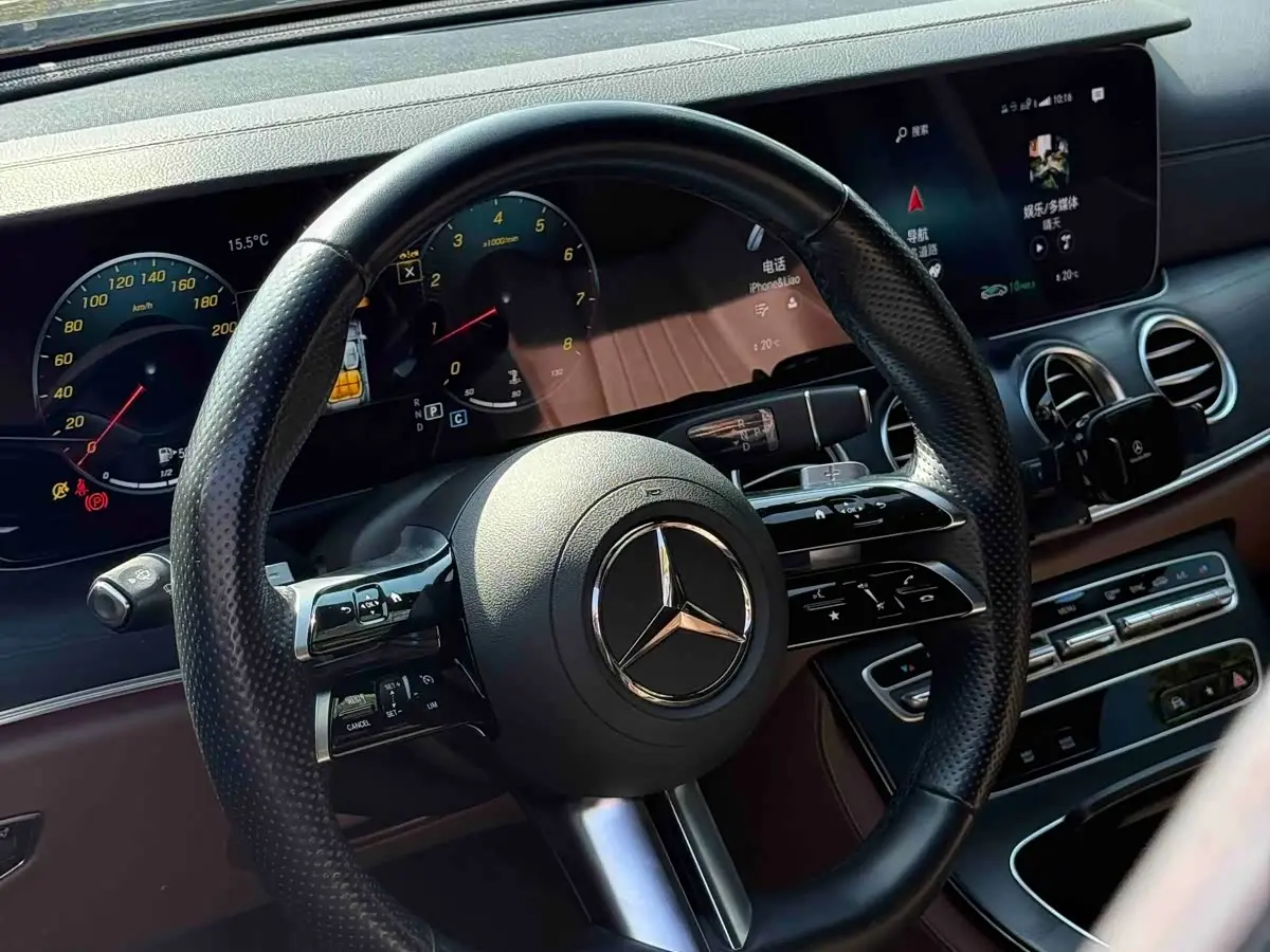 Mercedes-Benz E-Class 2023 — Photo 7/20