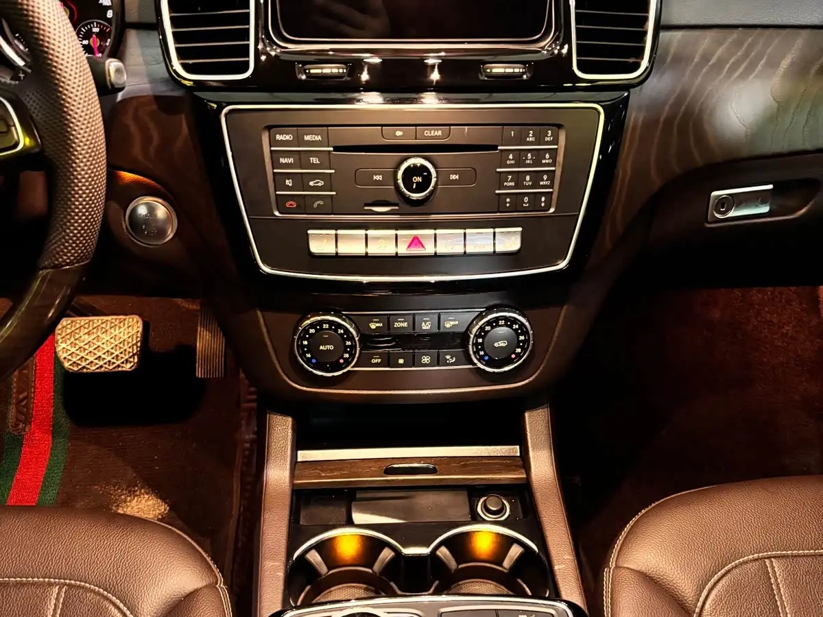 Mercedes-Benz GLE 2017 — Photo 10/14