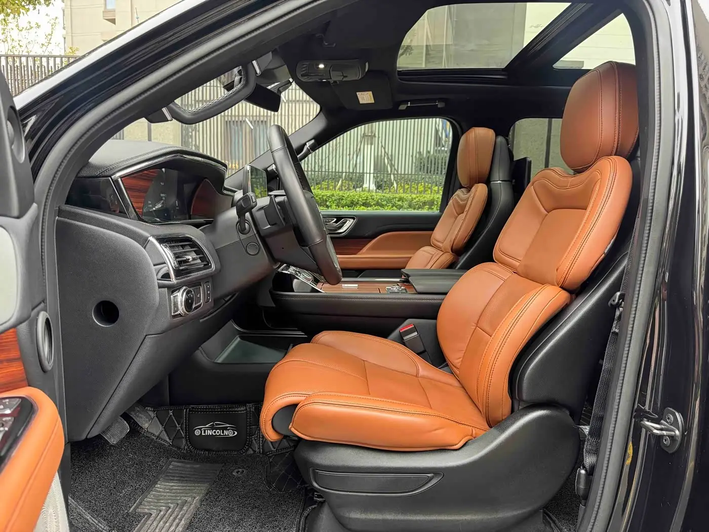 Lincoln Navigator 2019 — Photo 4/16