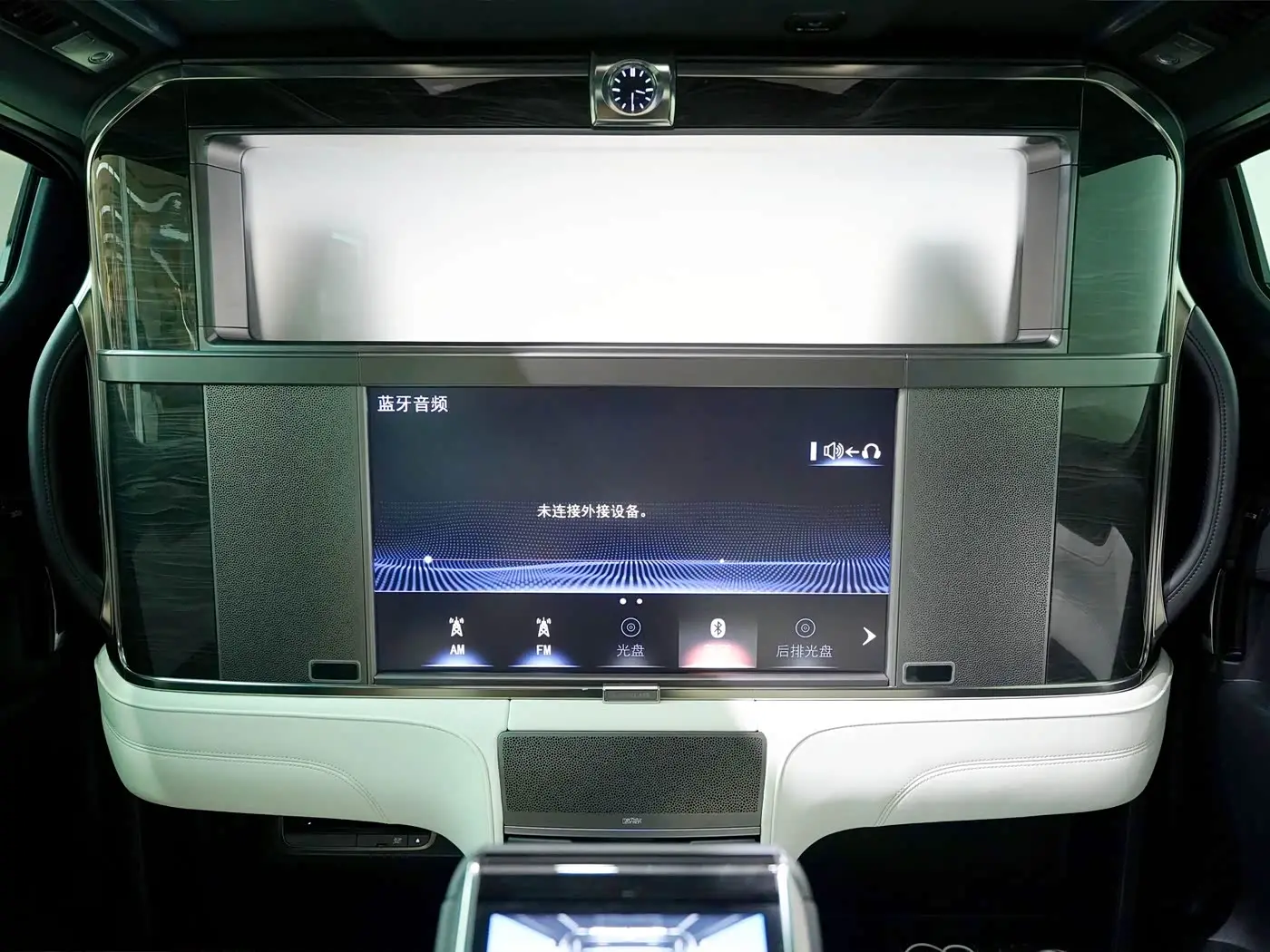 Lexus LM 2022 — Photo 16/20