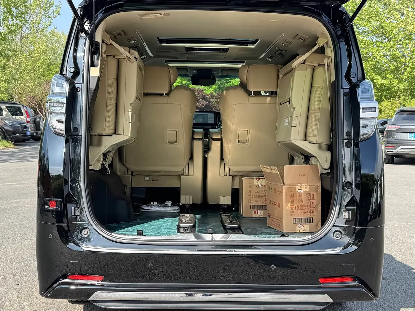 Toyota Vellfire 2021 — Photo 16/16