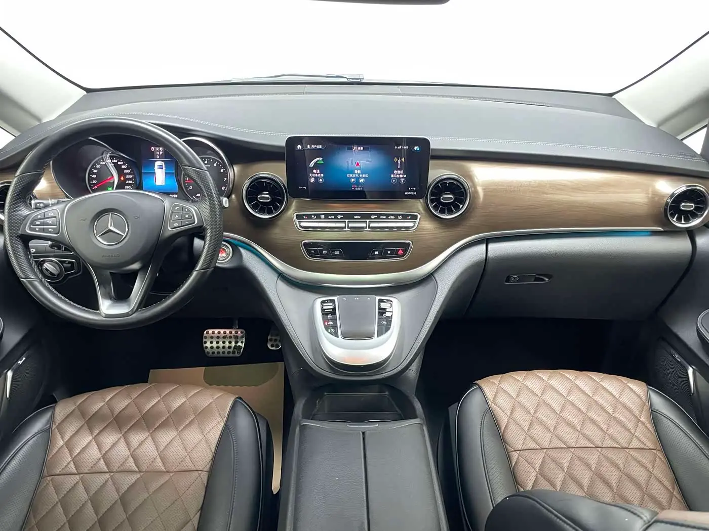 Mercedes-Benz V-Class 2021 — ფოტო 15/20