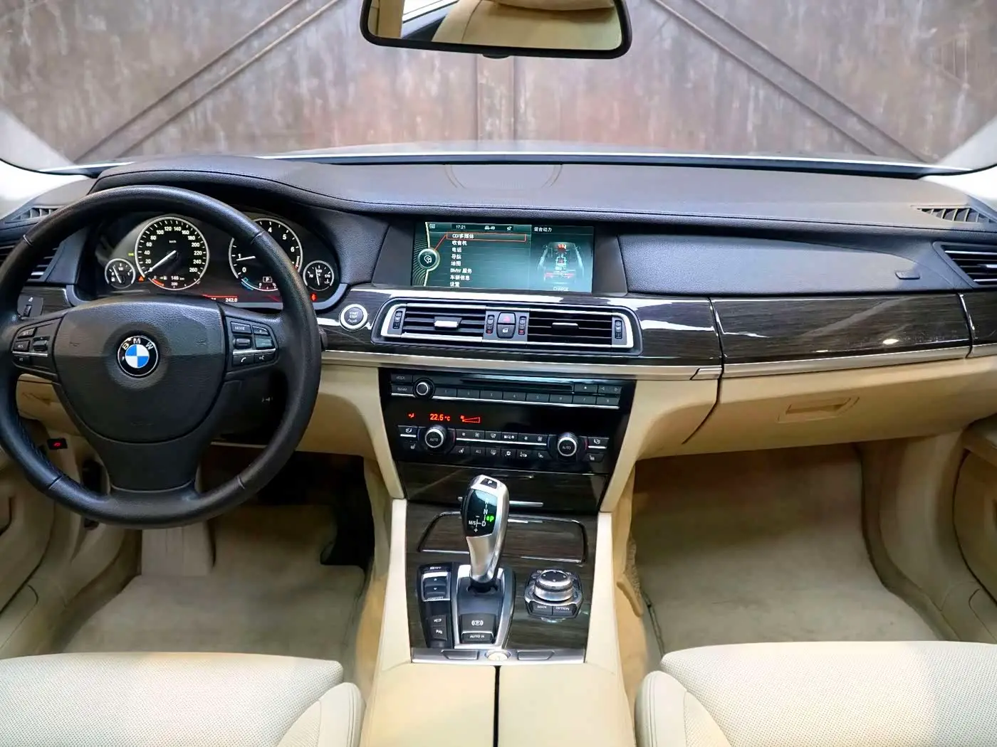 BMW 7 Series 2012 — Photo 11/20