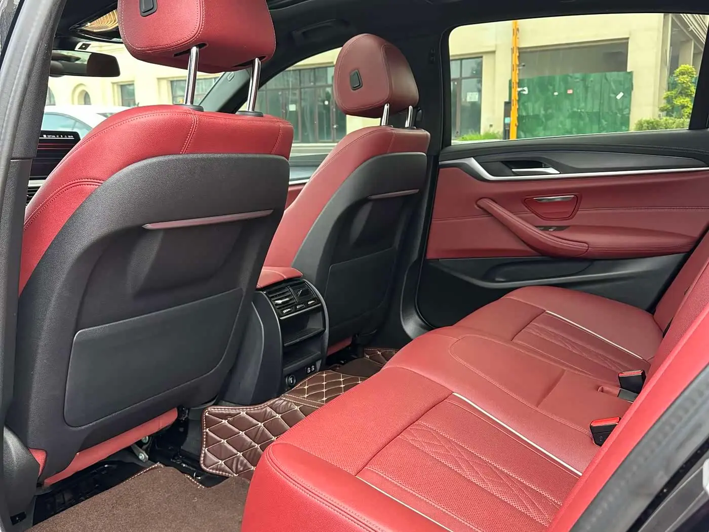BMW 5 Series 2021 — Photo 11/16