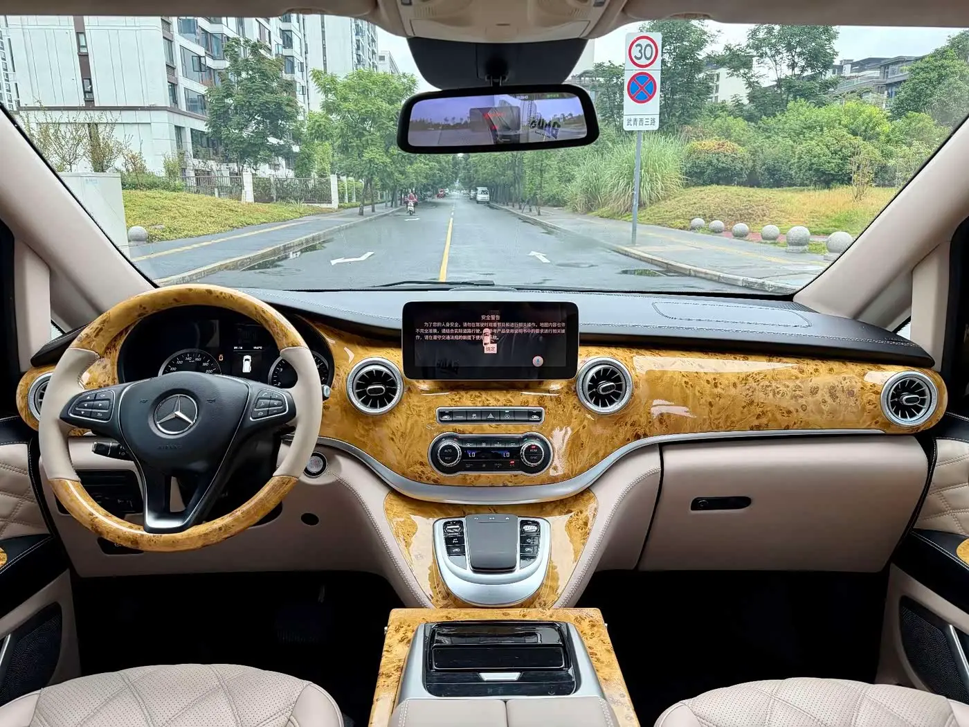 Mercedes-Benz Vito 2021 — Photo 8/19