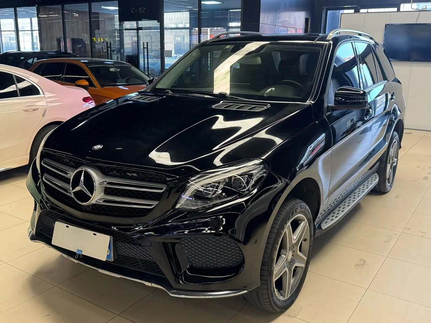 Mercedes-Benz GLE 2017 — Photo 10/20
