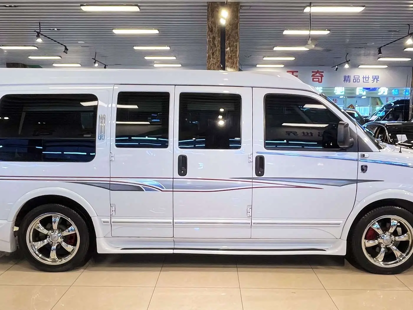GMC Savana 2013 — Photo 8/20