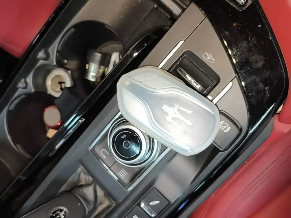 Maserati Levante 2020 — Şəkil 9/20