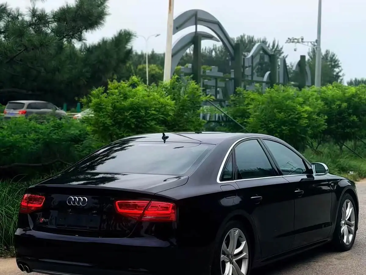 Audi S8 2014 — Photo 3/13