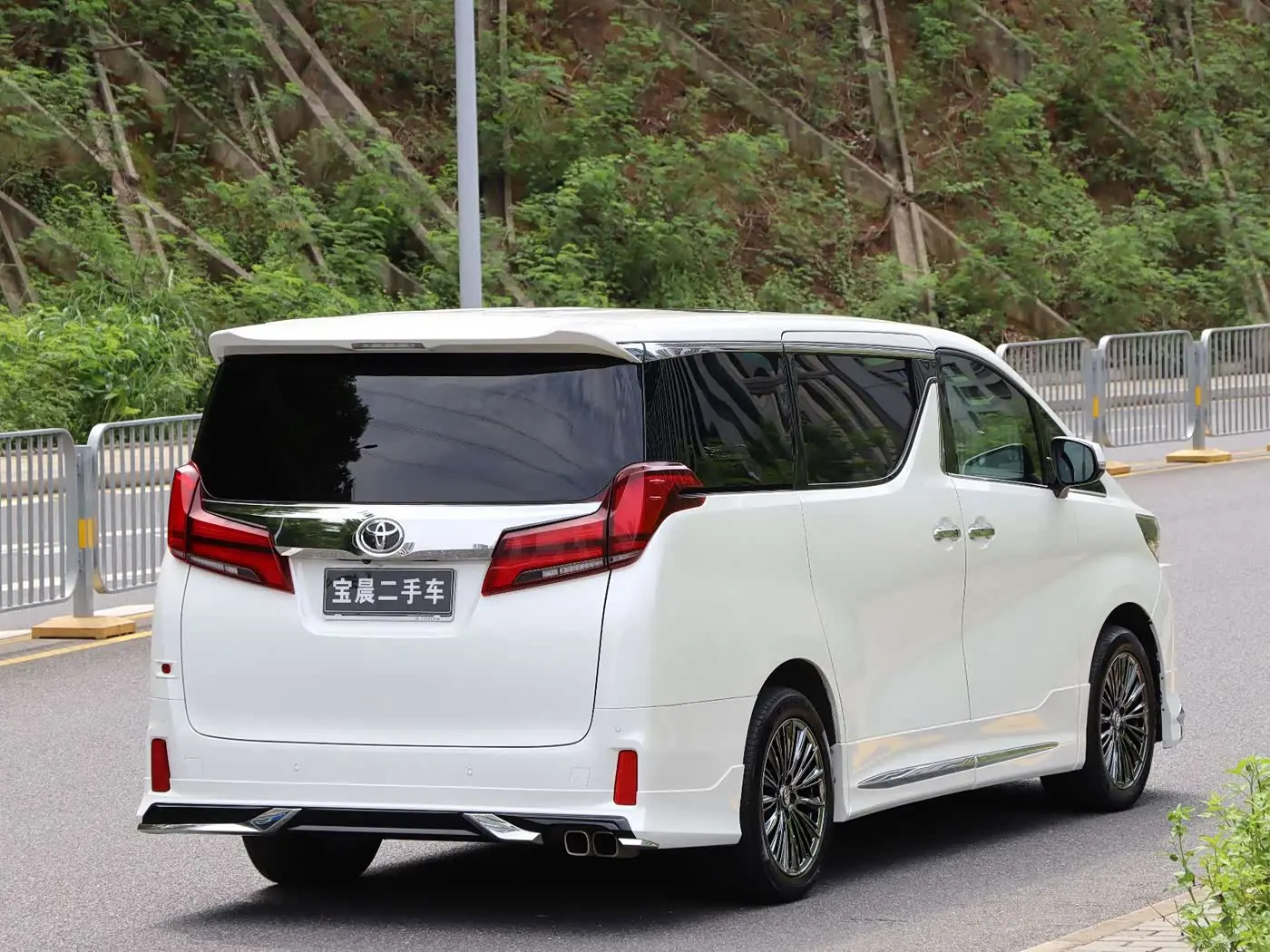 Toyota Alphard 2018 — Фото 6/16