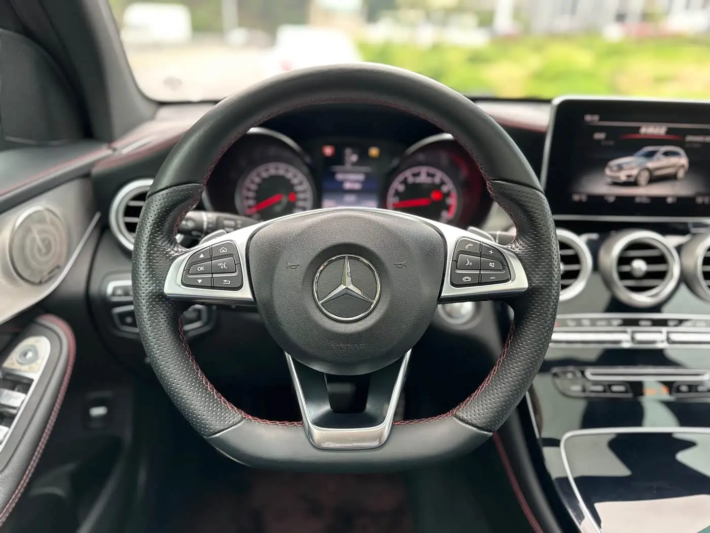 Mercedes-Benz GLC AMG 2018 — Photo 14/19
