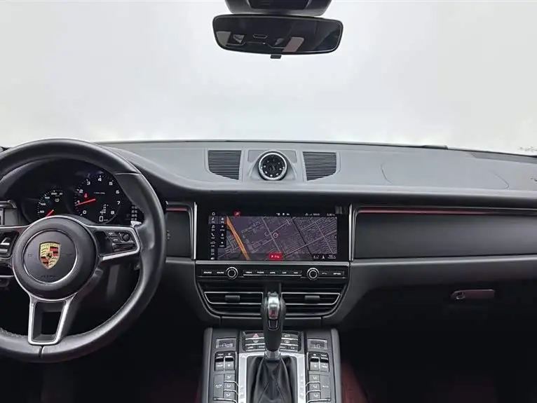 Porsche Macan 2022 — ფოტო 11/16