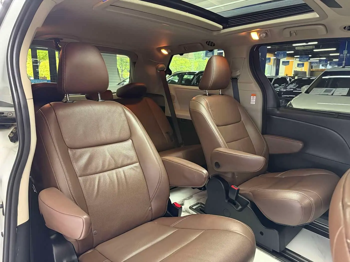 Toyota Sienna 2018 — Photo 13/20