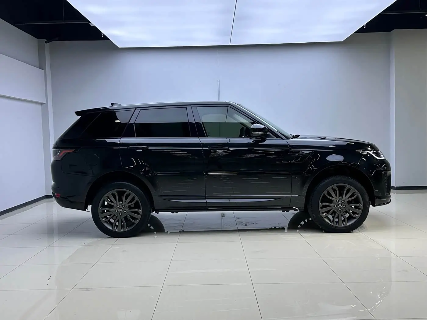 Land Rover Range Rover Sport 2017 — Photo 4/17