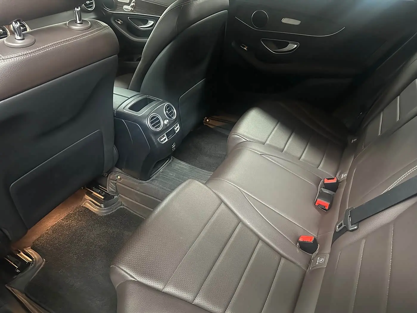 Mercedes-Benz GLC 2022 — Photo 9/16