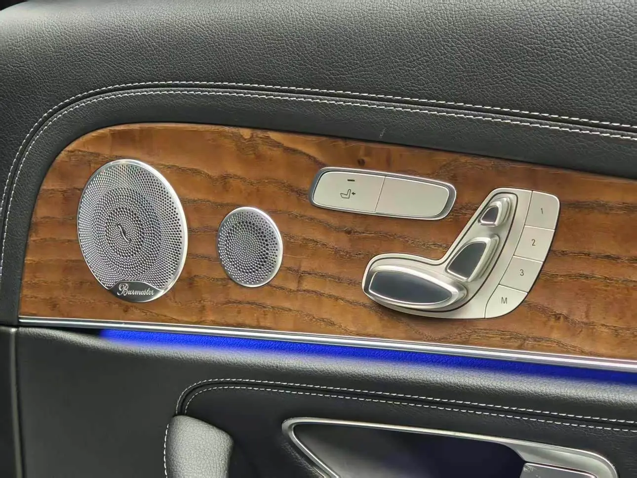 Mercedes-Benz E-Class 2020 — Photo 12/17