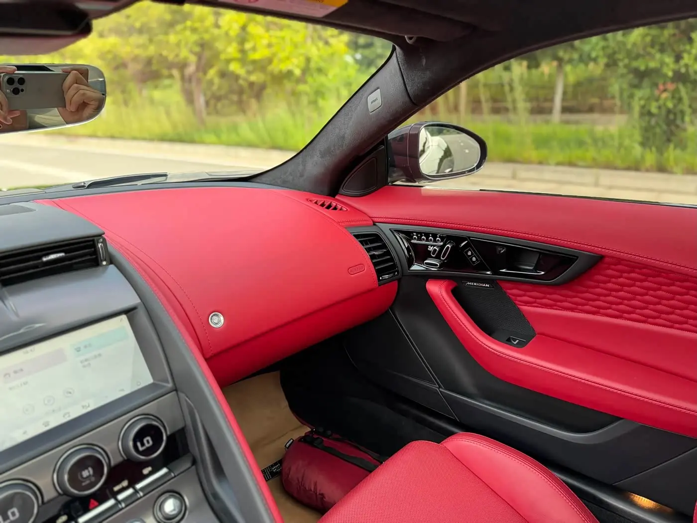 Jaguar F-TYPE 2024 — Şəkil 12/17