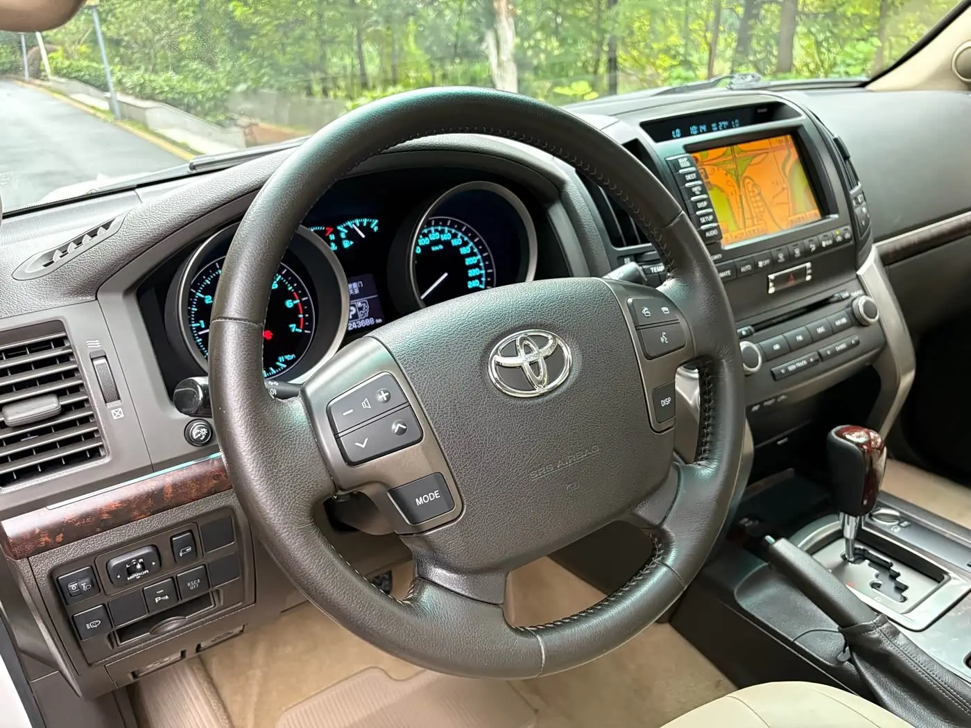 Toyota Land Cruiser 2010 — Фото 16/20