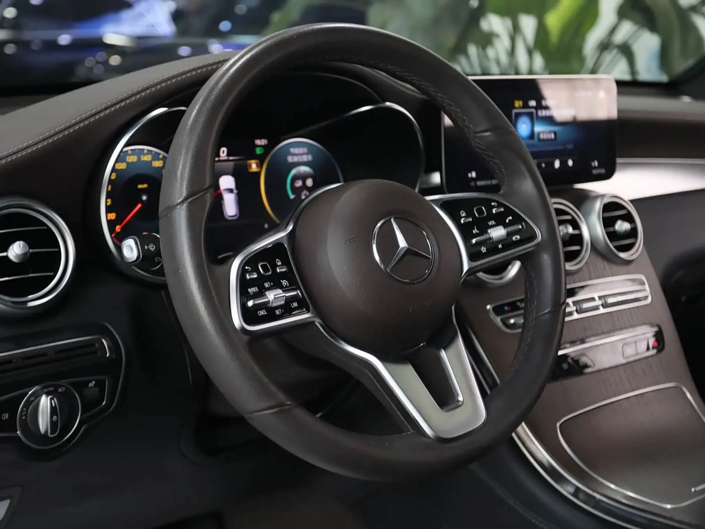 Mercedes-Benz GLC 2022 — Photo 7/17