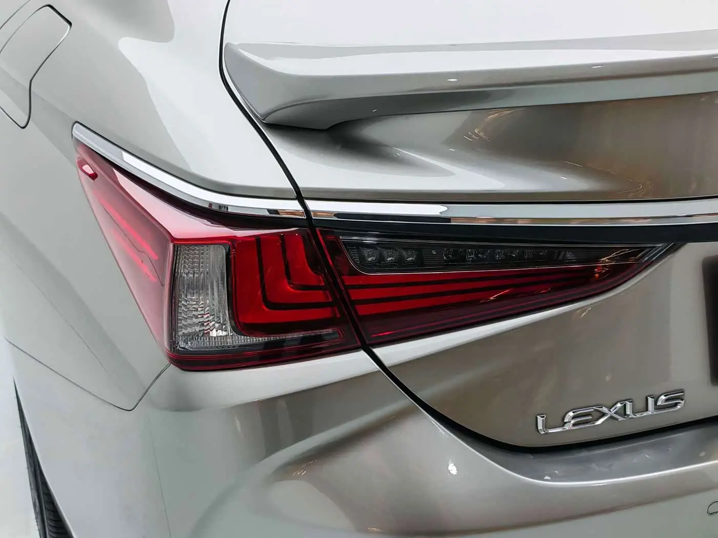 Lexus ES 2022 — Фото 17/20