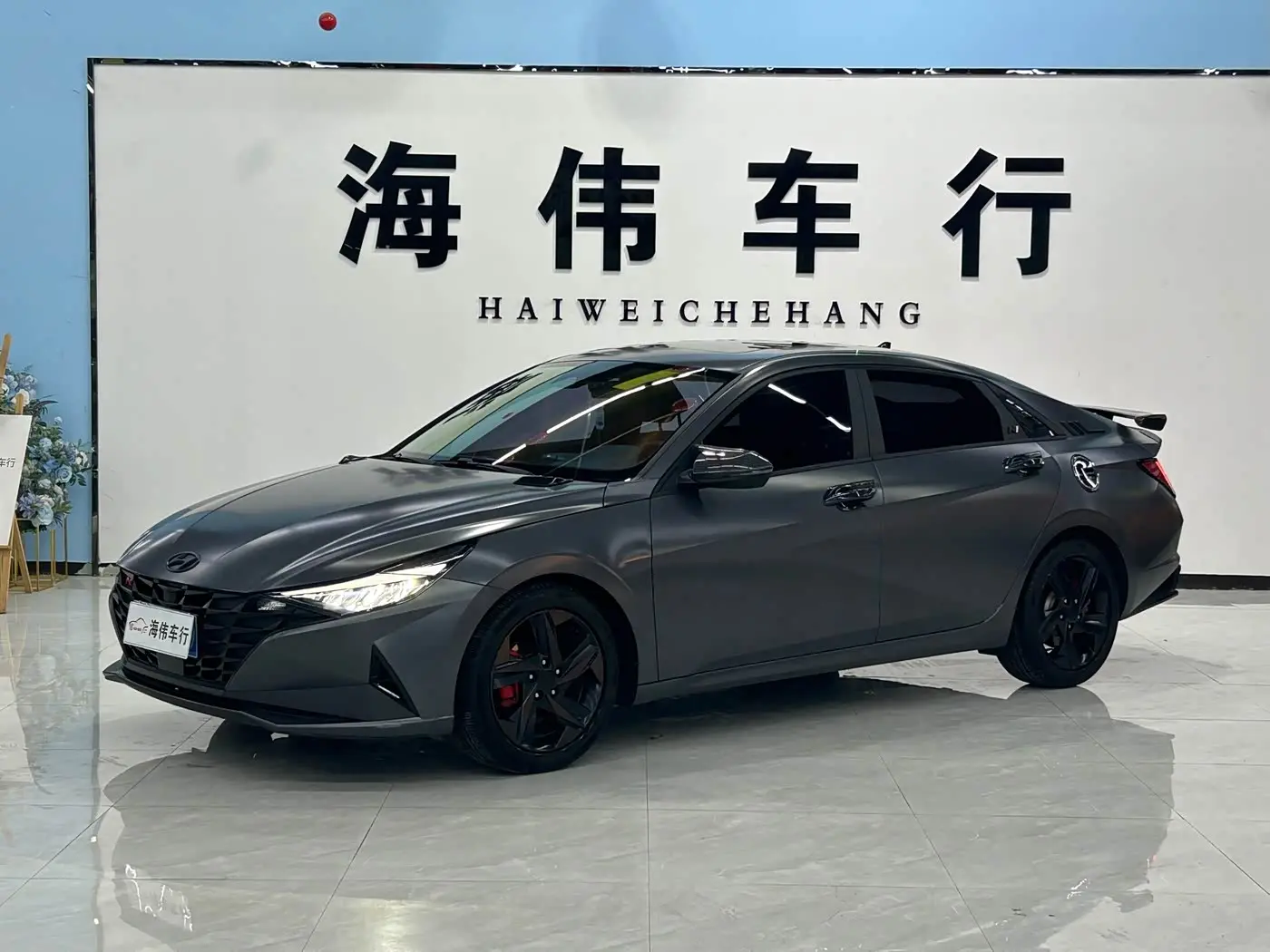 Hyundai Elantra 2023 — Фото 1/13