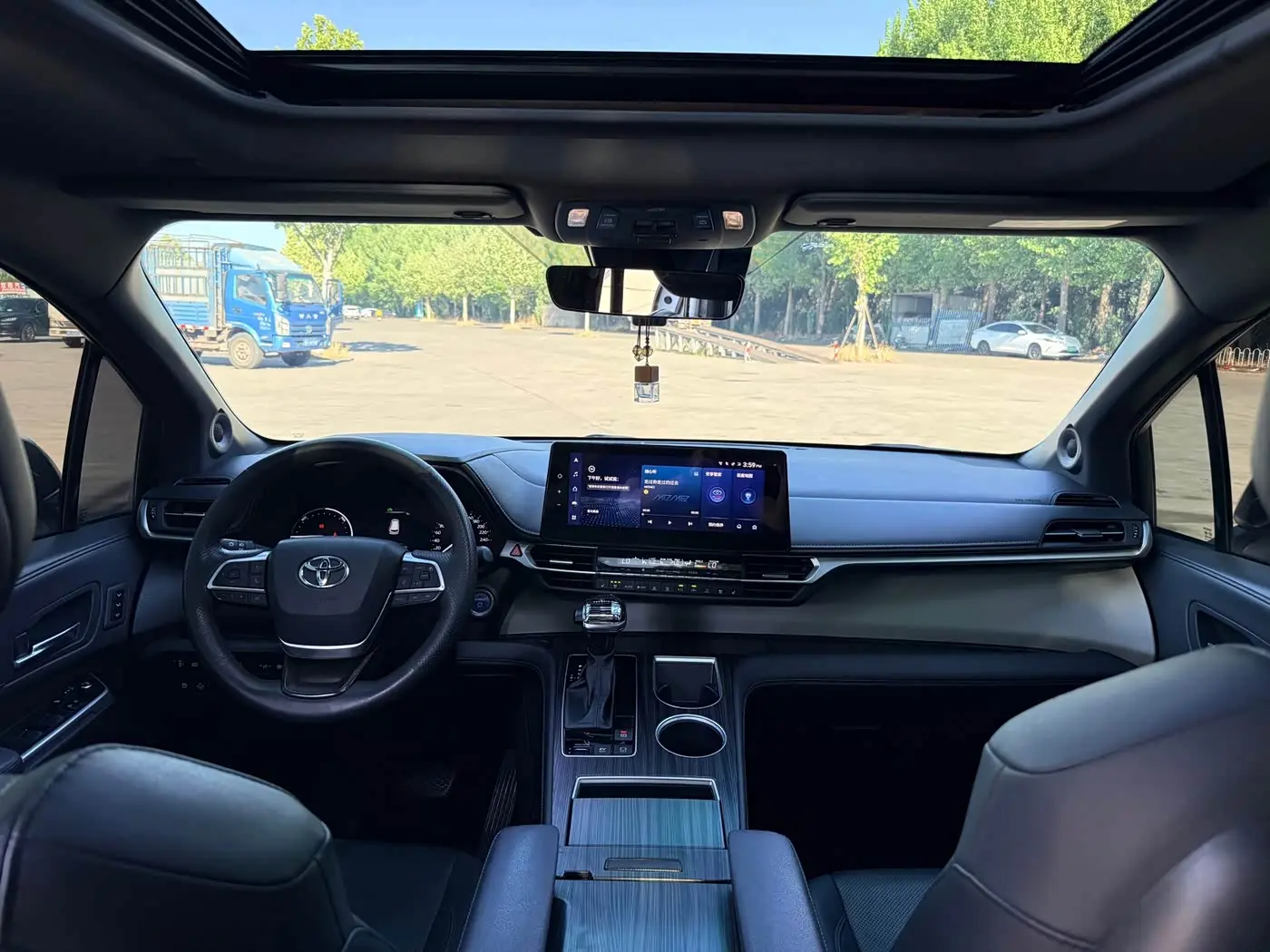 Toyota Granvia 2023 — Şəkil 7/11