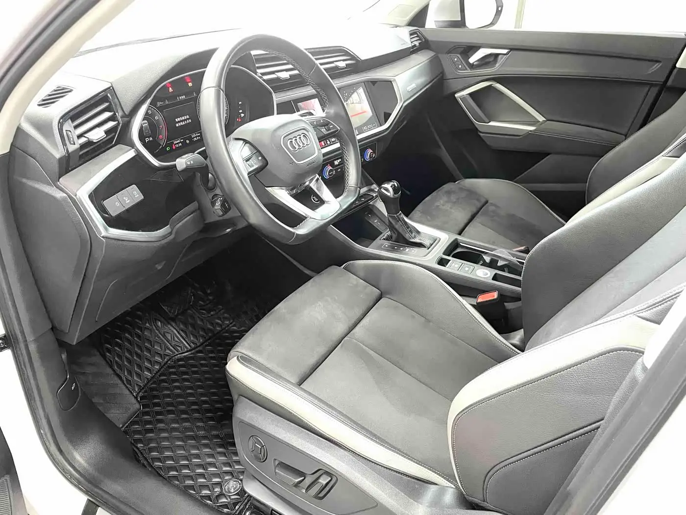 Audi Q3 2022 — Photo 7/20
