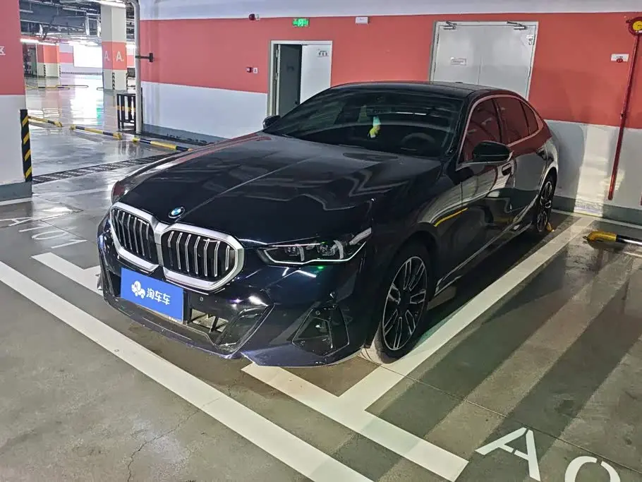 BMW 5 Series 2025 — Photo 1/16