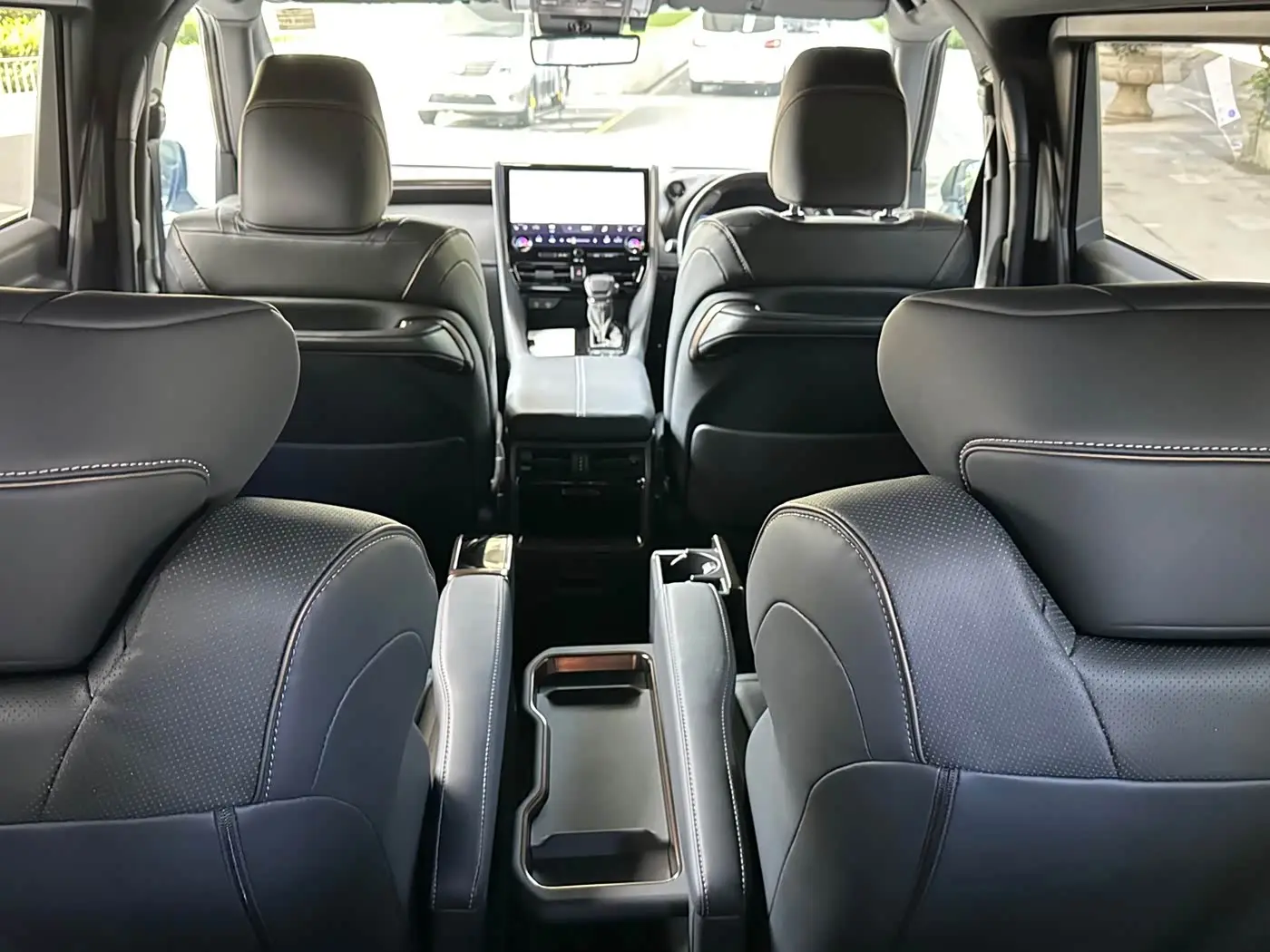 Toyota Alphard 2026 — Şəkil 9/15