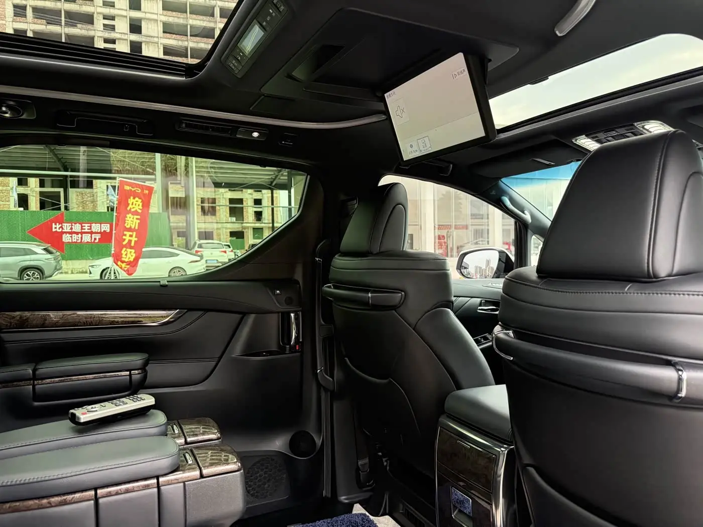 Toyota Vellfire 2020 — Şəkil 12/20