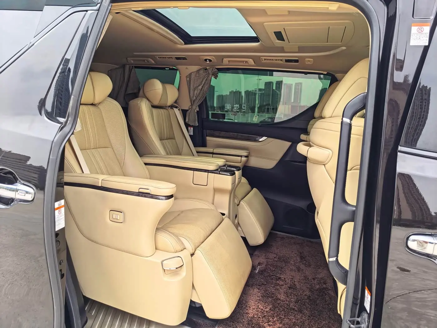 Toyota Vellfire 2020 — Photo 17/20