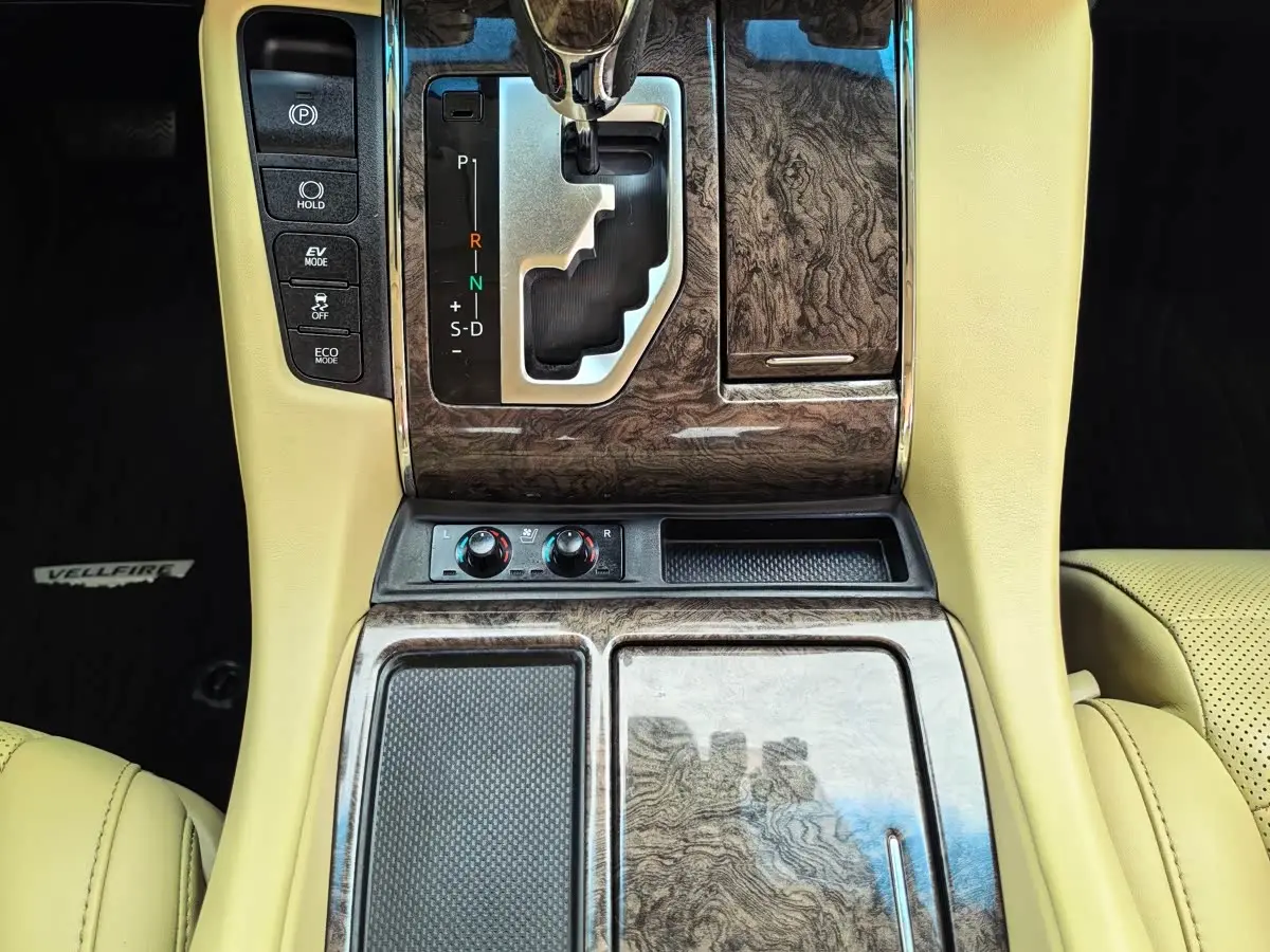 Toyota Vellfire 2020 — Photo 11/20