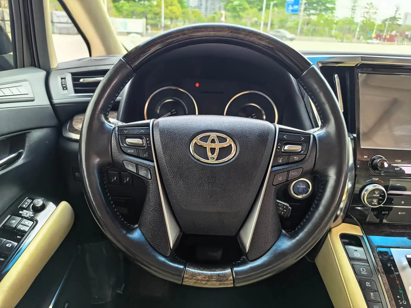 Toyota Vellfire 2020 — Photo 10/20