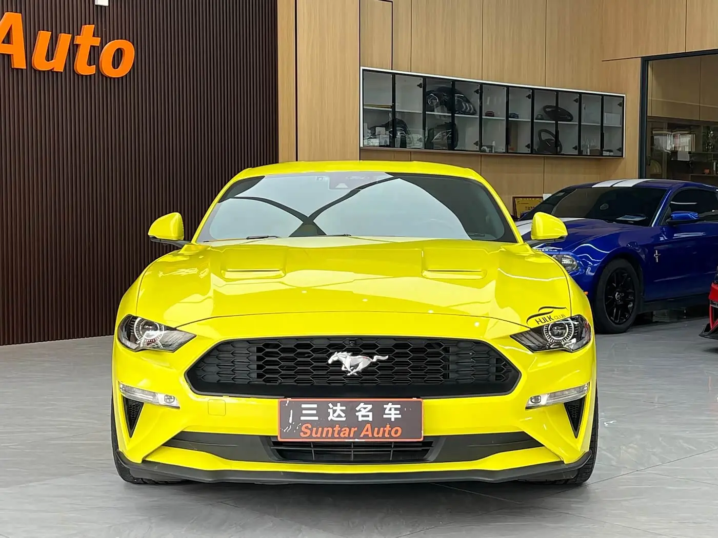 Ford Mustang 2023 — Фото 2/20