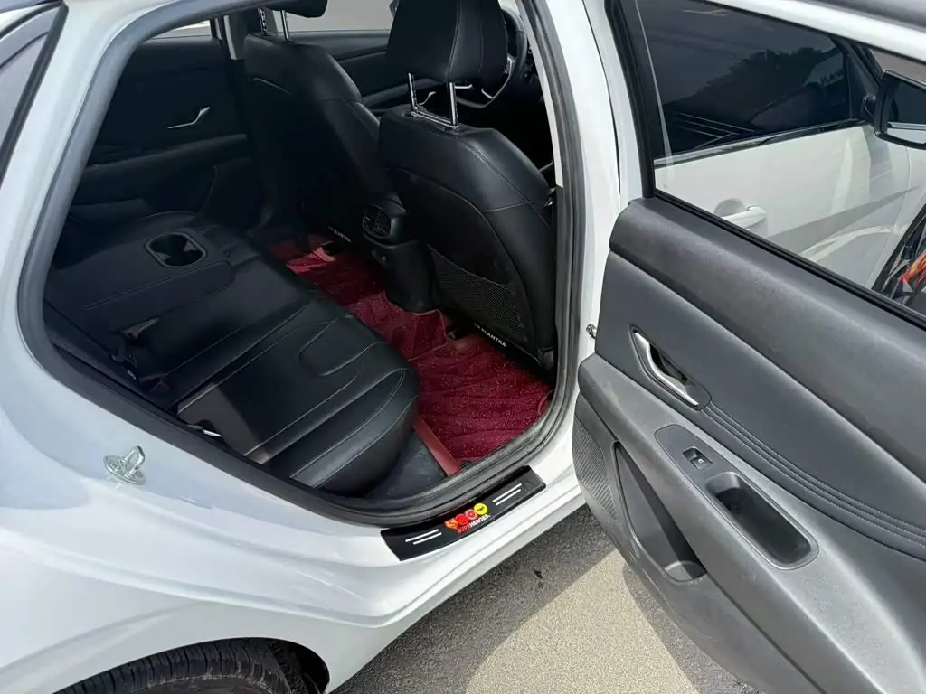 Hyundai Elantra 2022 — Фото 10/20