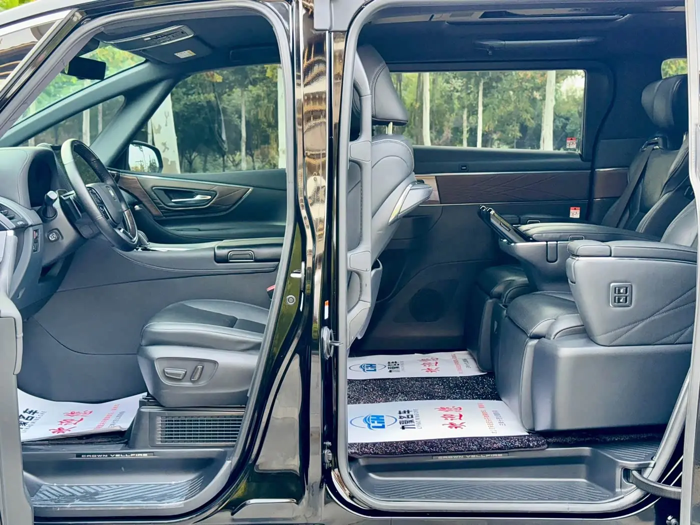 Toyota Vellfire 2023 — Photo 6/16