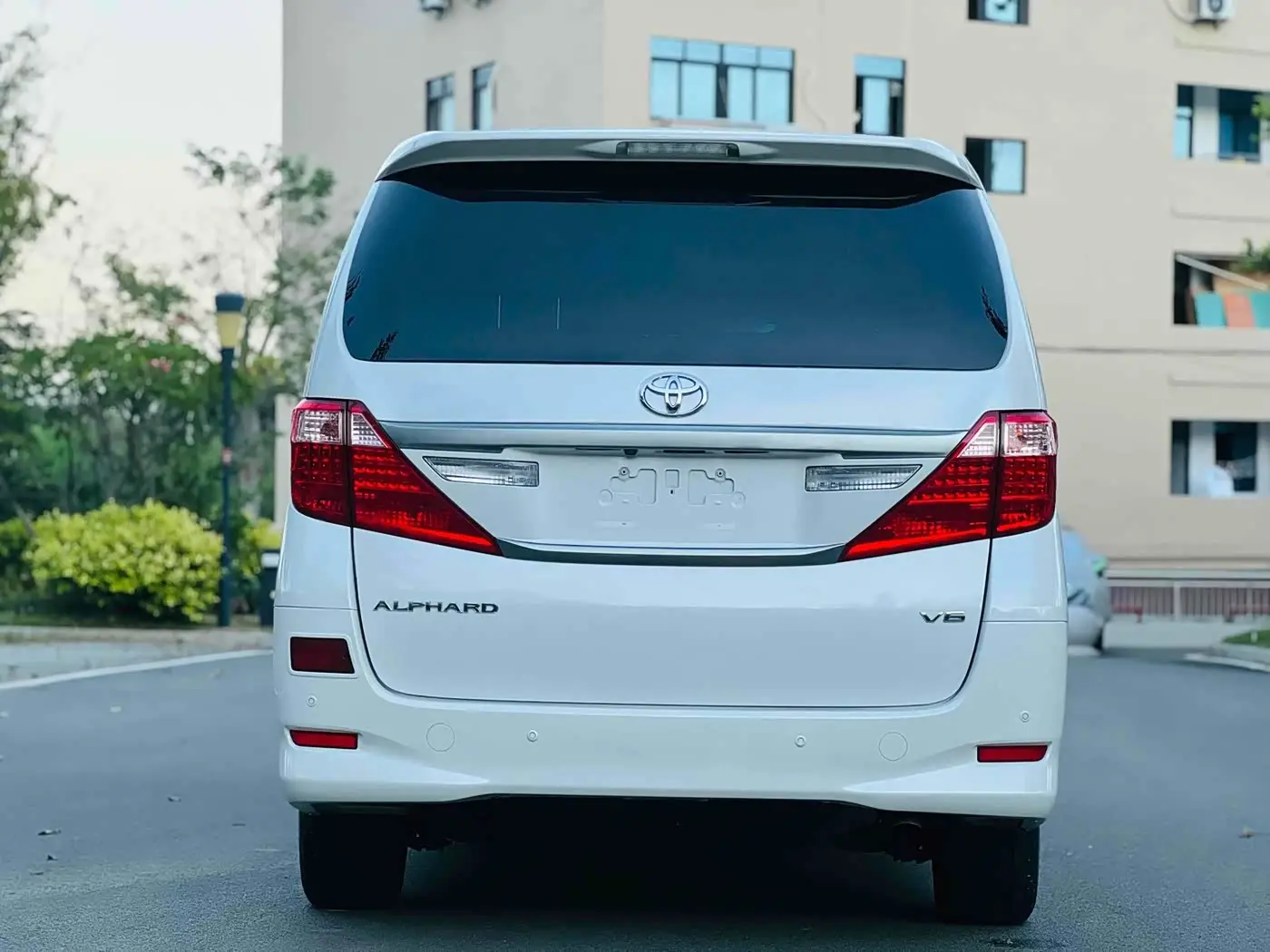 Toyota Alphard 2012 — Photo 12/12