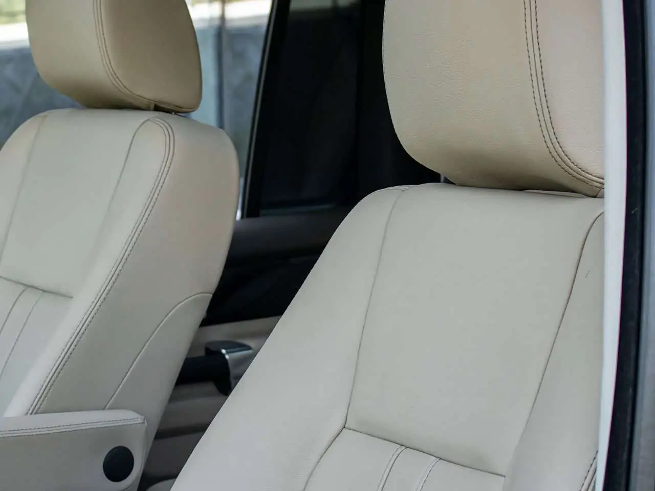 Land Rover Discovery 2010 — Фото 12/18