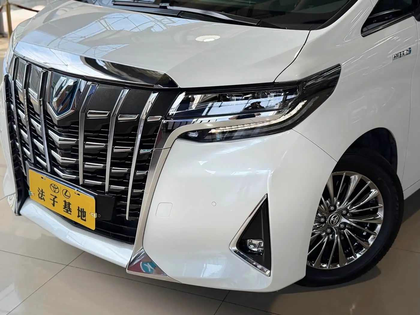 Toyota Alphard 2020 — Photo 5/20