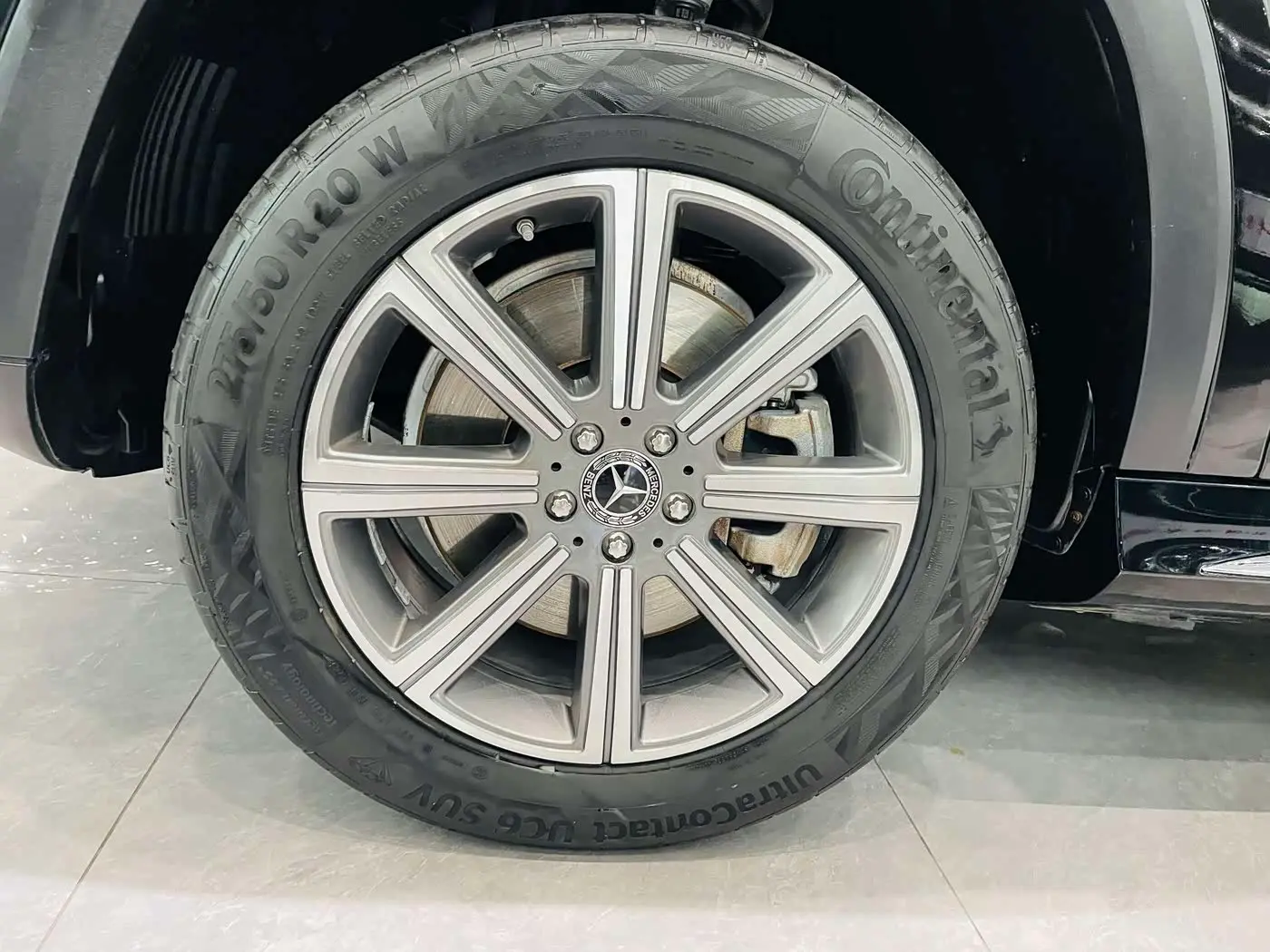 Mercedes-Benz GLS 2020 — Photo 8/20