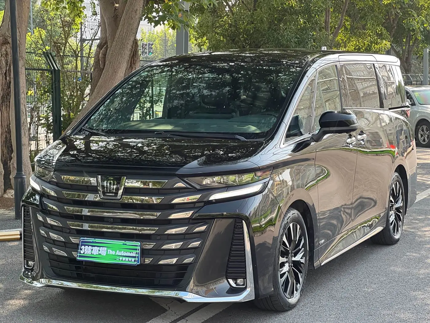 Toyota Vellfire 2024 — Фото 1/20