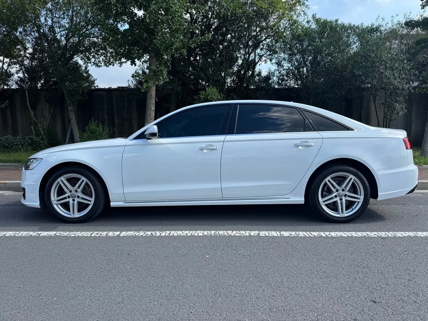 Audi A6L 2018 — Photo 3/9